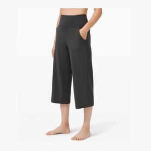 Lululemon Align wide leg crop 23” VGUC size 8